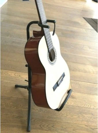 Gitarrenständer von Beyaz Music